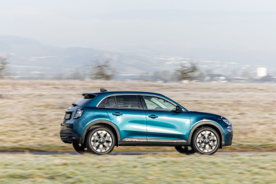 TEST - Fiat 600e deelt twee rake klappen uit aan Kia EV3 en Skoda Elroq