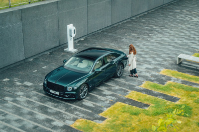 Is de Bentley Flying Spur Hybrid goedkoper dan een Bentley Bentayga? Wisten we het maar!