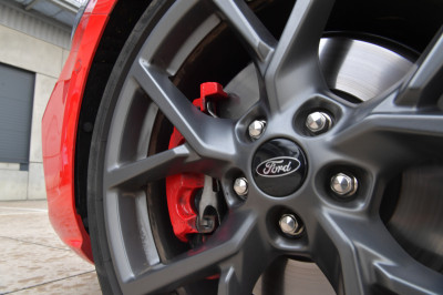 Waarom de Ford Focus ST een betere hot hatch is dan de Volkswagen Golf GTI