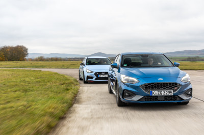 Wie is sneller, de Ford Focus ST of toch de Hyundai i30 N?