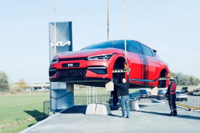Deze Kia EV6 heeft 43-inch (!) lichtmetalen wielen