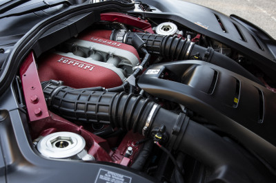 Waarom deze Ferrari van een half miljoen geen touchscreen heeft