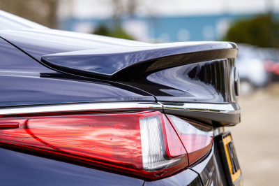 Eerste review Lexus ES 300h: Voegen die digitale buitenspiegels iets toe?