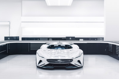 Iedereen kan deze Jaguar Vision Gran Turismo SV rijden!