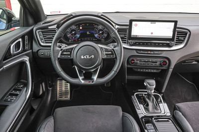 TEST Kia Ceed en Ford Focus: best verkochte middenklassers van Nederland geven elkaar geen strobreed toe