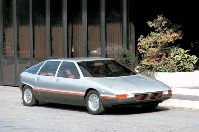 Wist je dat er ooit een tweede DeLorean-model was, gebaseerd op een Maserati?