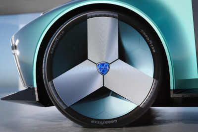 Lancia Pu+Ra (2023) krijgt wielen en verandert van dakkoffer in een echte auto