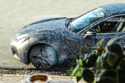 Dat de nieuwe Maserati GranTurismo elektrisch is, zie je aan z'n wielen