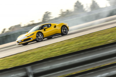 Ferrari 296 GTB test: strak van de adrenaline over de Nürburgring