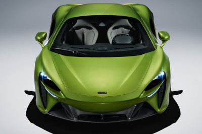Plug-in hybride McLaren Artura is gloednieuw, maar dat zou je niet zeggen ...
