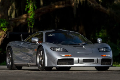 Deze McLaren F1 is uniek, zegt het veilinghuis. De reden is een beetje lachwekkend