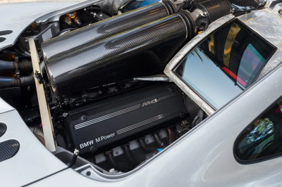 Deze McLaren F1 is uniek, zegt het veilinghuis. De reden is een beetje lachwekkend