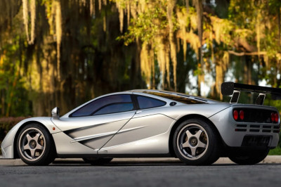 Deze McLaren F1 is uniek, zegt het veilinghuis. De reden is een beetje lachwekkend