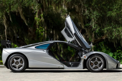 Deze McLaren F1 is uniek, zegt het veilinghuis. De reden is een beetje lachwekkend