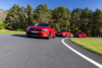 TEST - Opel Astra (2023) vs. Volkswagen Golf en Mazda 3: in de kleinste zit je het lekkerst