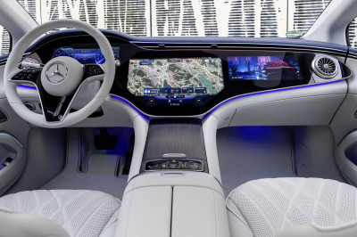 Enorme infotainmentschermen in auto's gaan verdwijnen! Dit is waarom