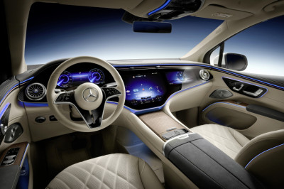In de elektrische Mercedes EQS kun je niet achterin zitten, dus is er nu de EQS SUV