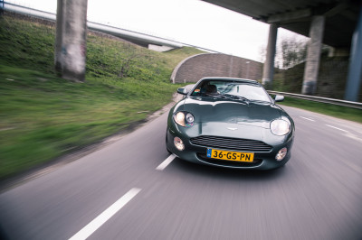 Aston Martin DB7 Vantage - Jaguar XKR: Poepchic, maar niet poenerig