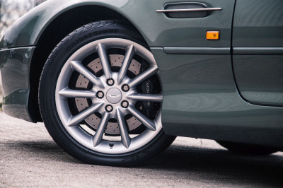 Aston Martin DB7 Vantage - Jaguar XKR: Poepchic, maar niet poenerig