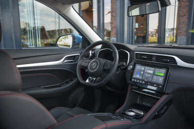 Vernieuwde MG ZS EV (2021) krijgt Tesla Model Y-neus en grotere batterijen