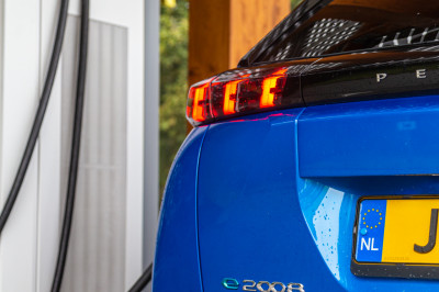 3 voordelen en 3 nadelen van de elektrische Peugeot e-2008