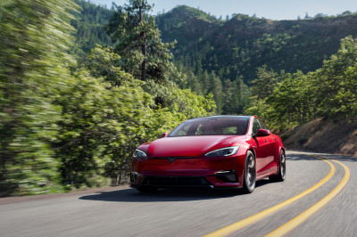 Dit 16 jaar oude model van Tesla krijgt weer een facelift