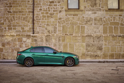 Als je een Alfa Romeo gaat kopen, laat het dan deze Giulia of Stelvio zijn