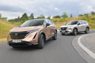 TEST Nissan Ariya en Nissan X-Trail: wat is beter, écht elektrisch of 'nep-elektrisch'?
