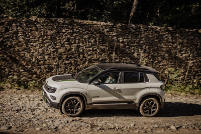 Jeep Avenger 4xe (2025) review: waarom de meest nutteloze Avenger toch de leukste is