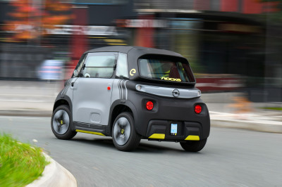 Ben je 16 jaar? Waag het niet om een scooter te kopen! Want deze Opel Rock-e is voor jou
