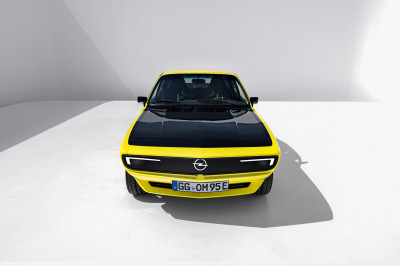 Elektrische Opel Manta heeft geen antenne! Waar moet de vossenstaart nu aan?
