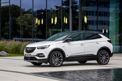 Opel onthult tweede stekkerhybridevariant van Grandland X