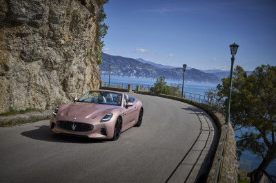 Test Maserati GranCabrio Folgore - jij raadt nooit wat de kleur op de foto's moet kosten