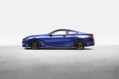De gefacelifte BMW 8-serie heeft zijn tanden iets te fel laten bleken