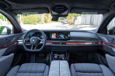 BMW i7 (2023) test: waarom je nooit meer ongestoord je minnares kunt bellen