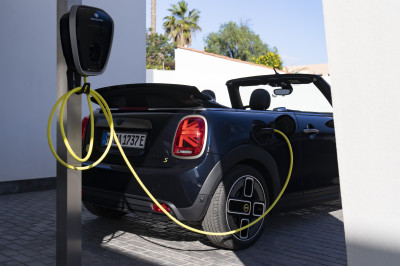 Waarom je bijna nooit een elektrische cabrio ziet
