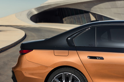 Deze elektrische topsedan van BMW heeft meer pk's, maar is trager dan de M5