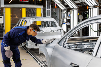 De vraag naar deze Europese EV is zo groot, dat de fabriek dag en nacht door draait