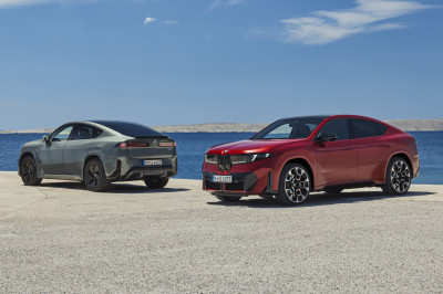 Wil je een BMW iX3 met meer bereik, meer pk's en minder ruimte? Da's dan 9575 euro extra