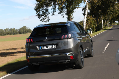 Test plug-in hybride SUV's: hoeveel benzine verbruiken ze in de praktijk?