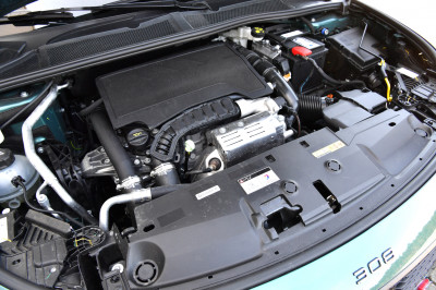 TEST: driecilinder of viercilinder? Zo is de Peugeot 308 PureTech 130 SW de Volkswagen Golf Variant 1.5 TSI de baas