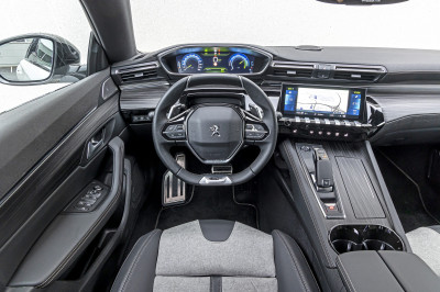 Test BMW 320e en Peugeot 508 Hybrid: 5 redenen waarom je 9000 euro méér wilt betalen voor de BMW