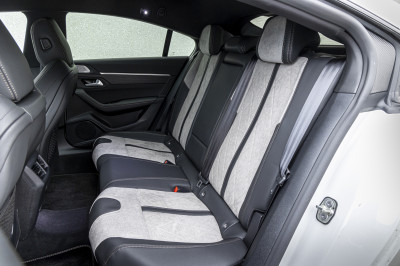 Test BMW 320e en Peugeot 508 Hybrid: 5 redenen waarom je 9000 euro méér wilt betalen voor de BMW