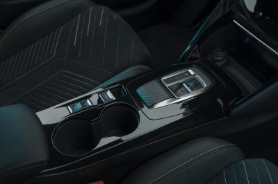 Gefacliefte Peugeot 208 doorbreekt magische grens
