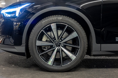 TEST: elektrische Cupra Born verslaat Polestar 2, maar is ook sneller dan goed voor hem is