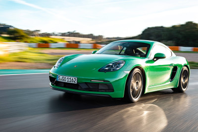 Door deze EU-regel betaal jij straks anderhalve ton meer voor een Porsche 718 Cayman