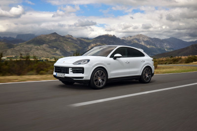 De nieuwe Porsche Cayenne (2023) steekt middelvinger op naar de EU