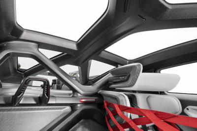 TEST - Stroomstootwapen! Waarom de politie verdachten gewoon in deze Porsche Mission R moet zetten