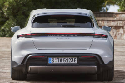 Je hond wordt doodsbang van de Porsche Taycan Cross Turismo