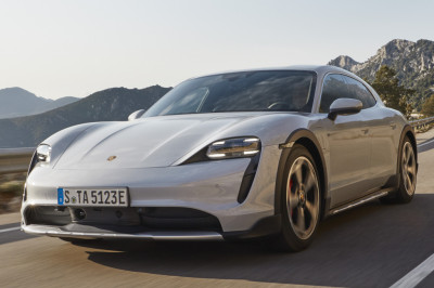 Je hond wordt doodsbang van de Porsche Taycan Cross Turismo